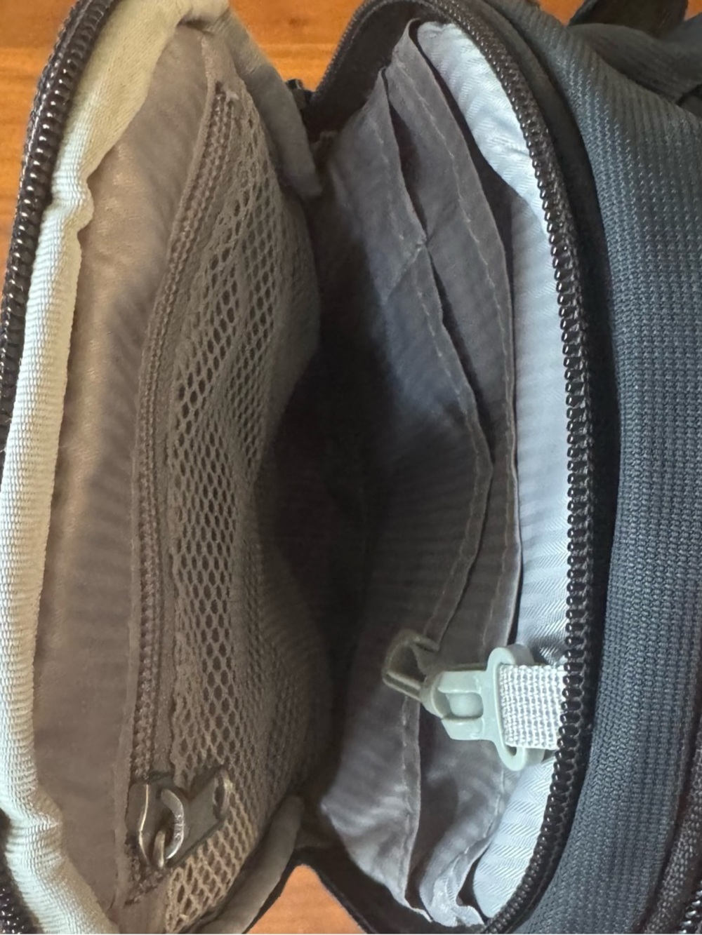 Pacsafe Metrosafe LS100 Crossbody Bag in Black - Picture 12 of 13